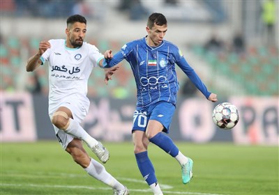 درگیری استقلال و پرسپولیس با کرمانیها؛ رحمتی و عالیشاه به جمع آبیها پیوستند درگیری استقلال و پرسپولیس با کرمانیها؛ رحمتی و عالیشاه به جمع آبیها پیوستند