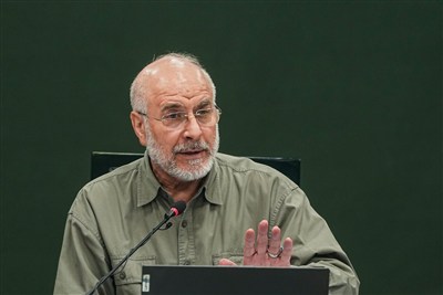 دشمن با واقعیتی شگفت‌انگیز مواجه می‌شود: هم جنگ می‌کنیم و هم مذاکره می‌نماییم