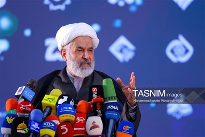 جنایات دشمن را در جنگ روایت به جهانیان منتقل کنیم
