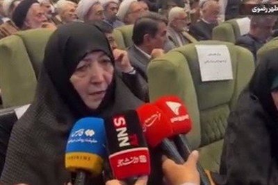 رهبری در مراسم تدفین رهبر شهید شرکت کردند