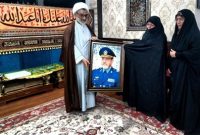 خسروپناه به دیدار خانواده شهید نصیرزاده رفت