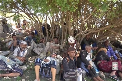 تصاویر لحظه تسلیم مزدوران سعودی به نیروهای مسلح یمن منتشر شد