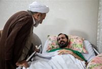 دیدار اعضای دفتر حفظ و نشر آثار رهبر شهید با جانباز جنگ رمضان برگزار شد