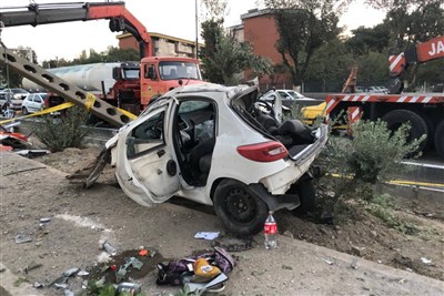 تصادف پژو ۲۰۷ با تیر چراغ برق؛ جان باختن دو زن در حادثه تلخ